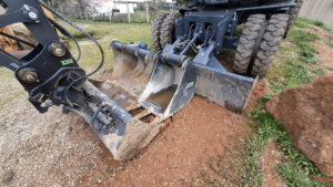 Pelle sur pneus de démonstration HYUNDAI HW100A