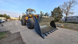 Chargeuse sur pneus occasion HYUNDAI HL780-7A