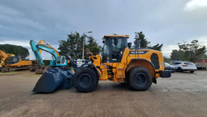 Chargeuse sur pneus d'occasion HYUNDAI HL955A