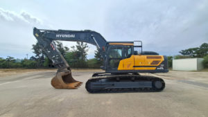 Pelle sur chenilles d'occasion HYUNDAI HX300AL
