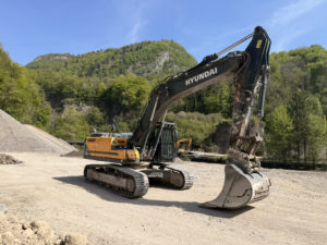 Pelle sur chenilles d'occasion HYUNDAI HX300AL