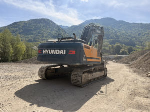 Pelle sur chenilles d'occasion HYUNDAI HX300AL