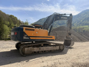 Pelle sur chenilles d'occasion HYUNDAI HX300AL