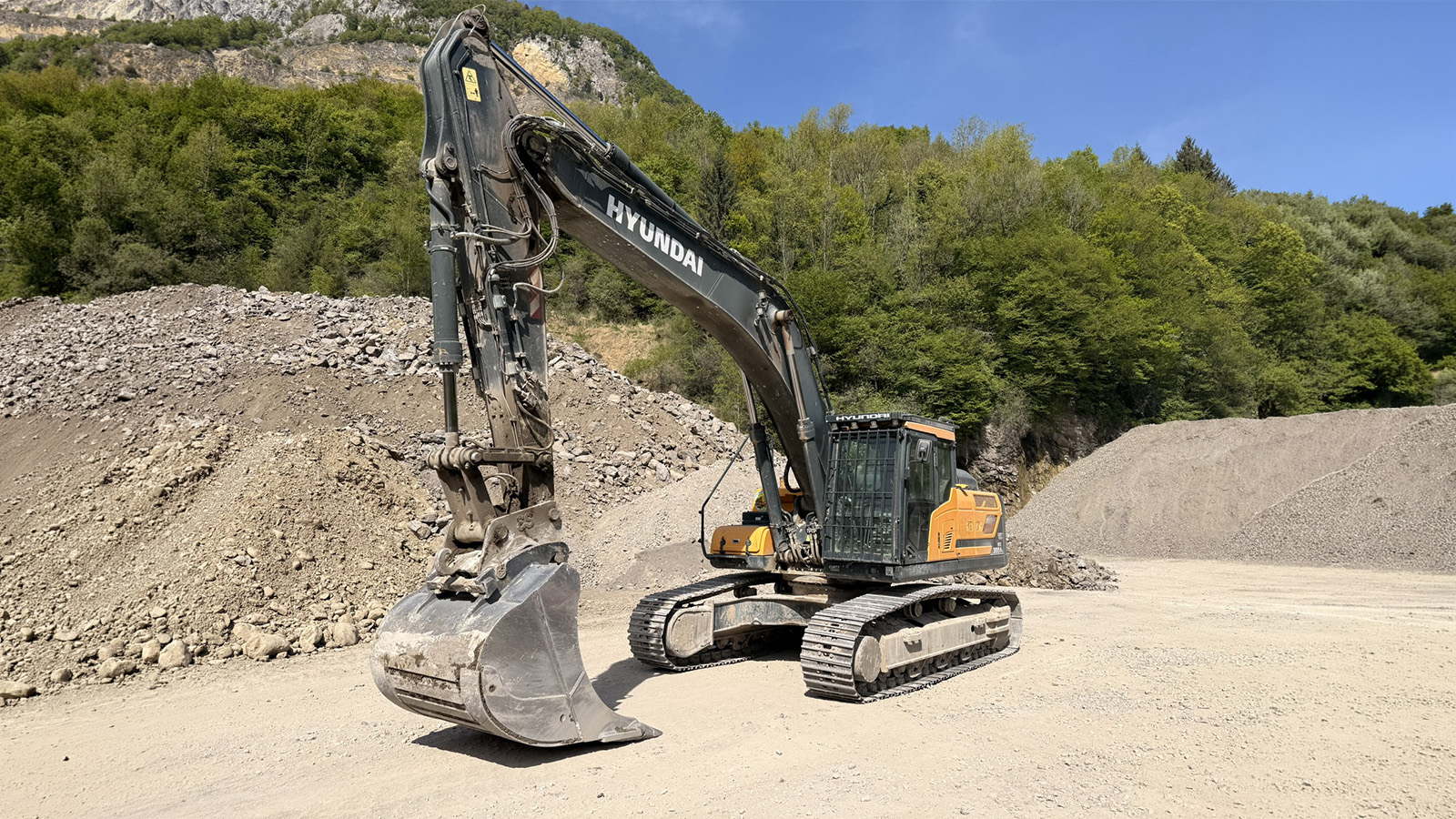 Pelle sur chenilles d'occasion HYUNDAI HX300AL