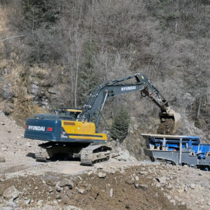 Pelle sur chenilles d'occasion HYUNDAI HX300AL