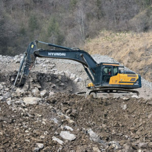 Pelle sur chenilles d'occasion HYUNDAI HX300AL