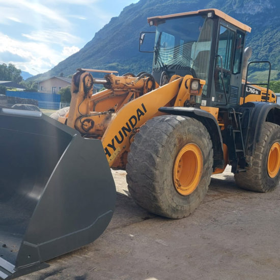 Chargeuse sur pneus d'occasion HYUNDAI HL760-9A