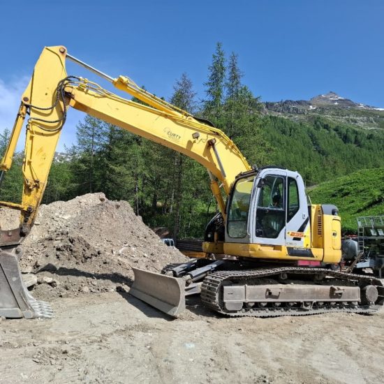 Pelle sur chenilles d'occasion NEW HOLLAND KOBELCO E235 BSR-2