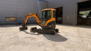 Mini pelle d'occasion HYUNDAI R30Z-9AK